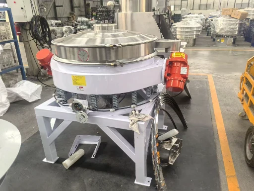Features of an inline vibratory screen (12)
