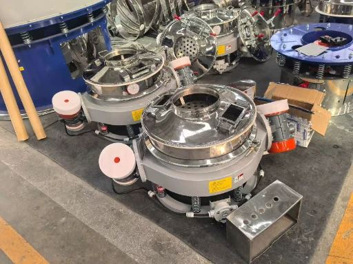 Features of an inline vibratory screen (8)