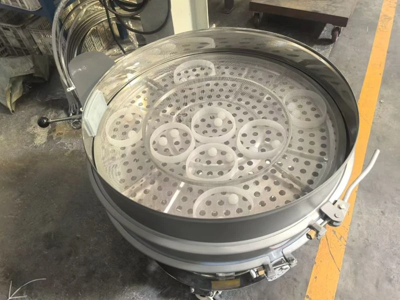 Detergent powder screening machine